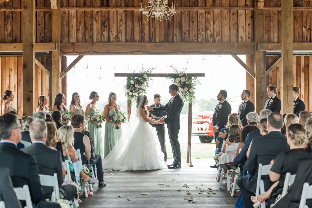 rustic wedding venue in Virginia for barn weddings